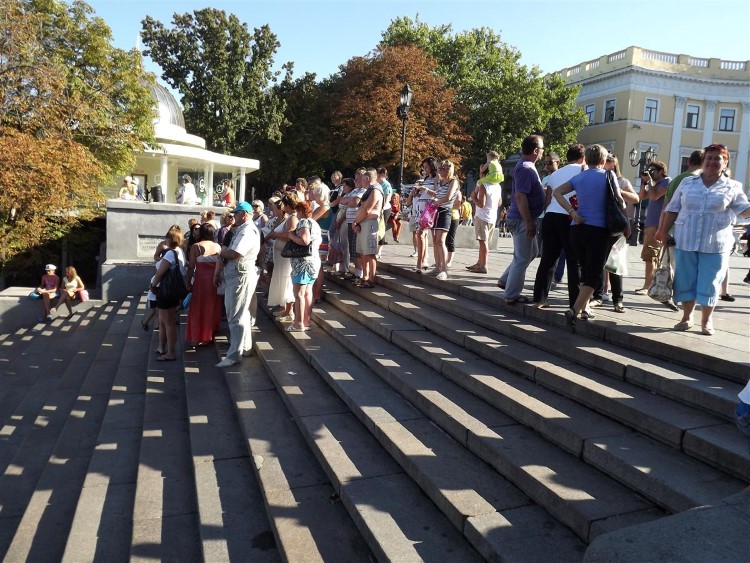 Туристы на Потемкинской лестнице
